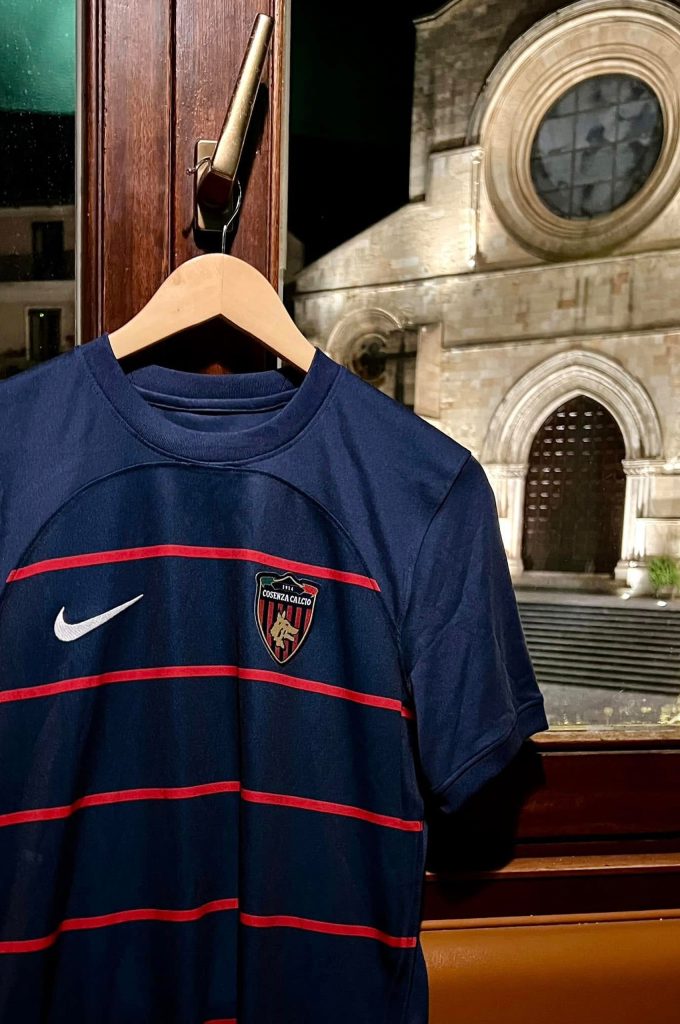 Social Media Strategy per Cosenza Calcio (2023–2025)